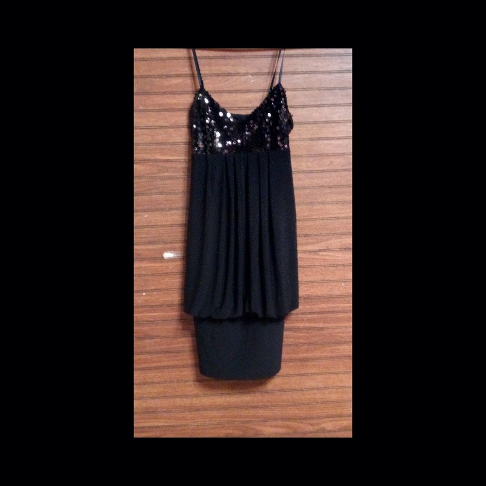Dress - Picture 6 of 7